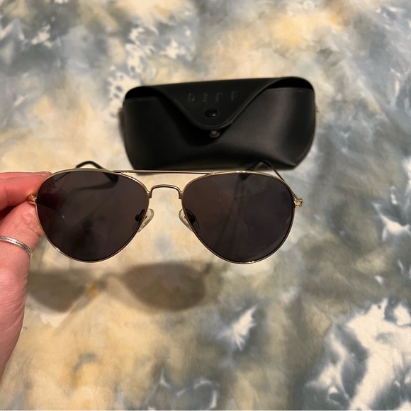 Diff aviator sunglasses gold rim black lenses unisex - Picture 6 of 9